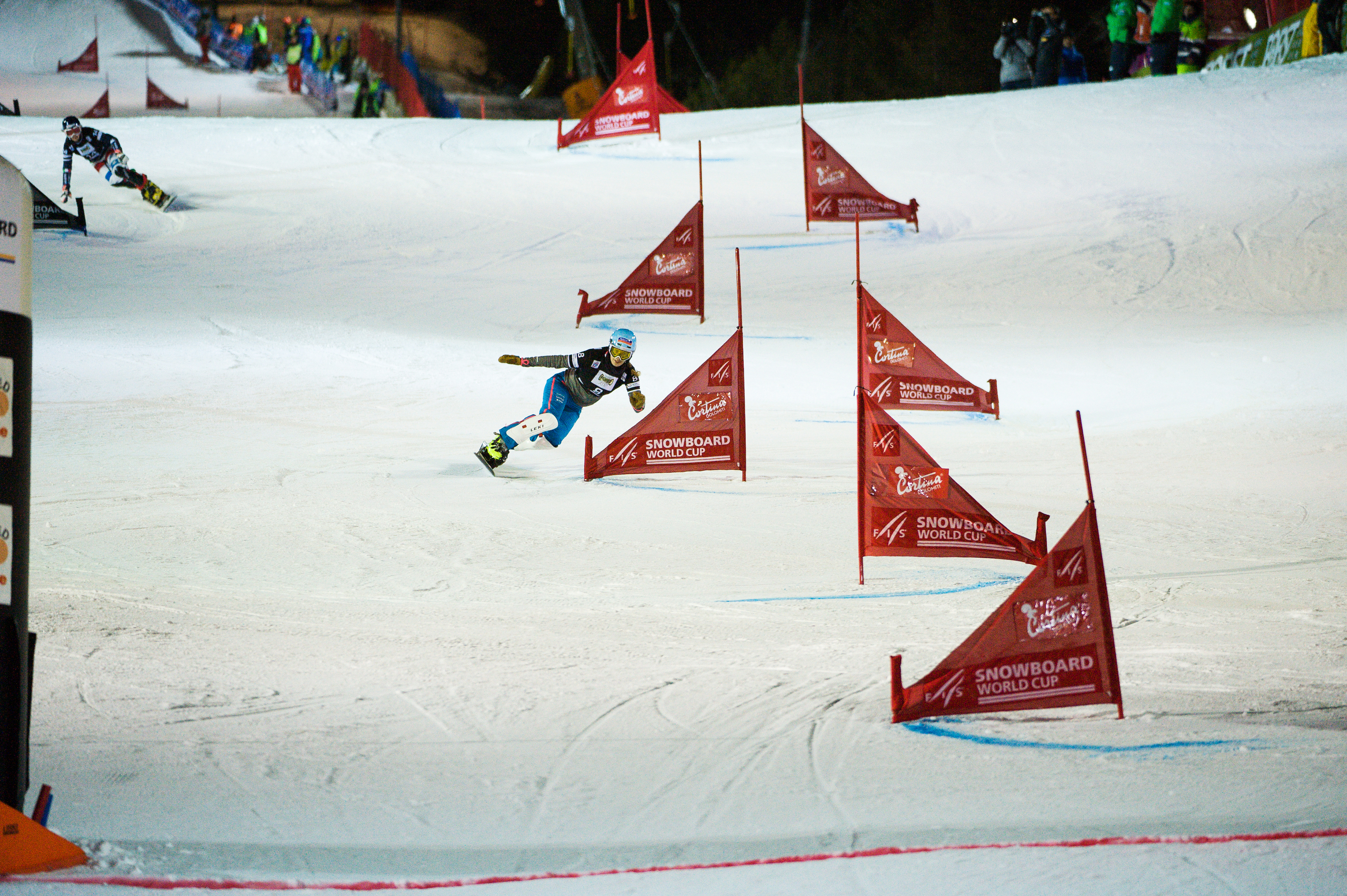 Patrizia Kummer fährt beim Weltcup Parallel Slalom in Cortina d'Ampezzo zum Sieg.