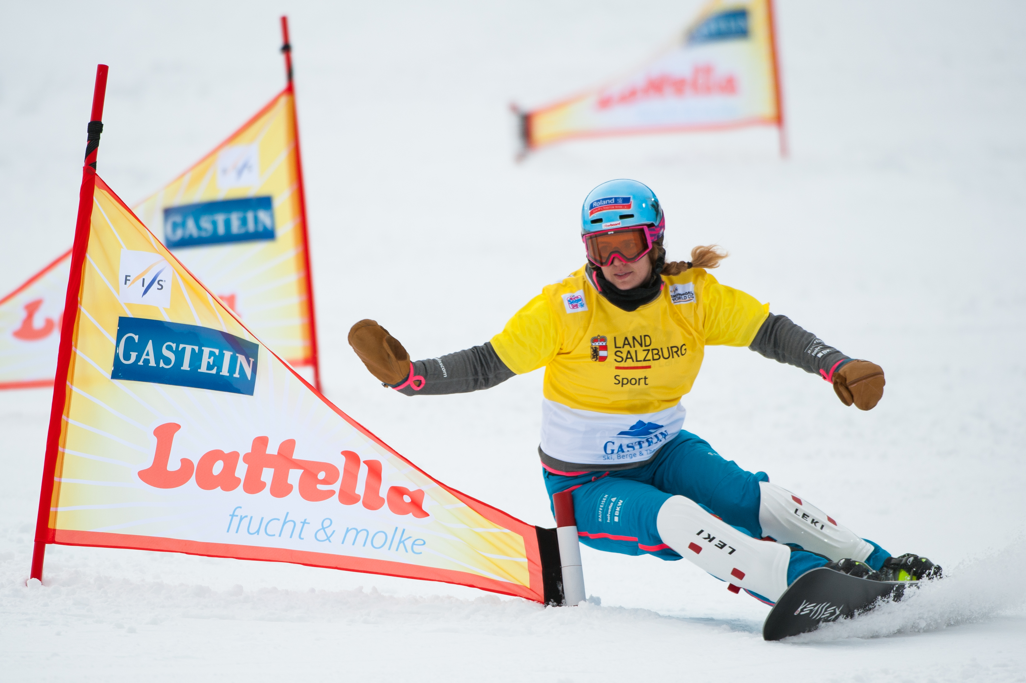 Patrizia Kummer carvt eine Heelsidekurve während des Weltcuprennens in Bad Gestein Anfang Januar 2016 in Richtung Ziel.