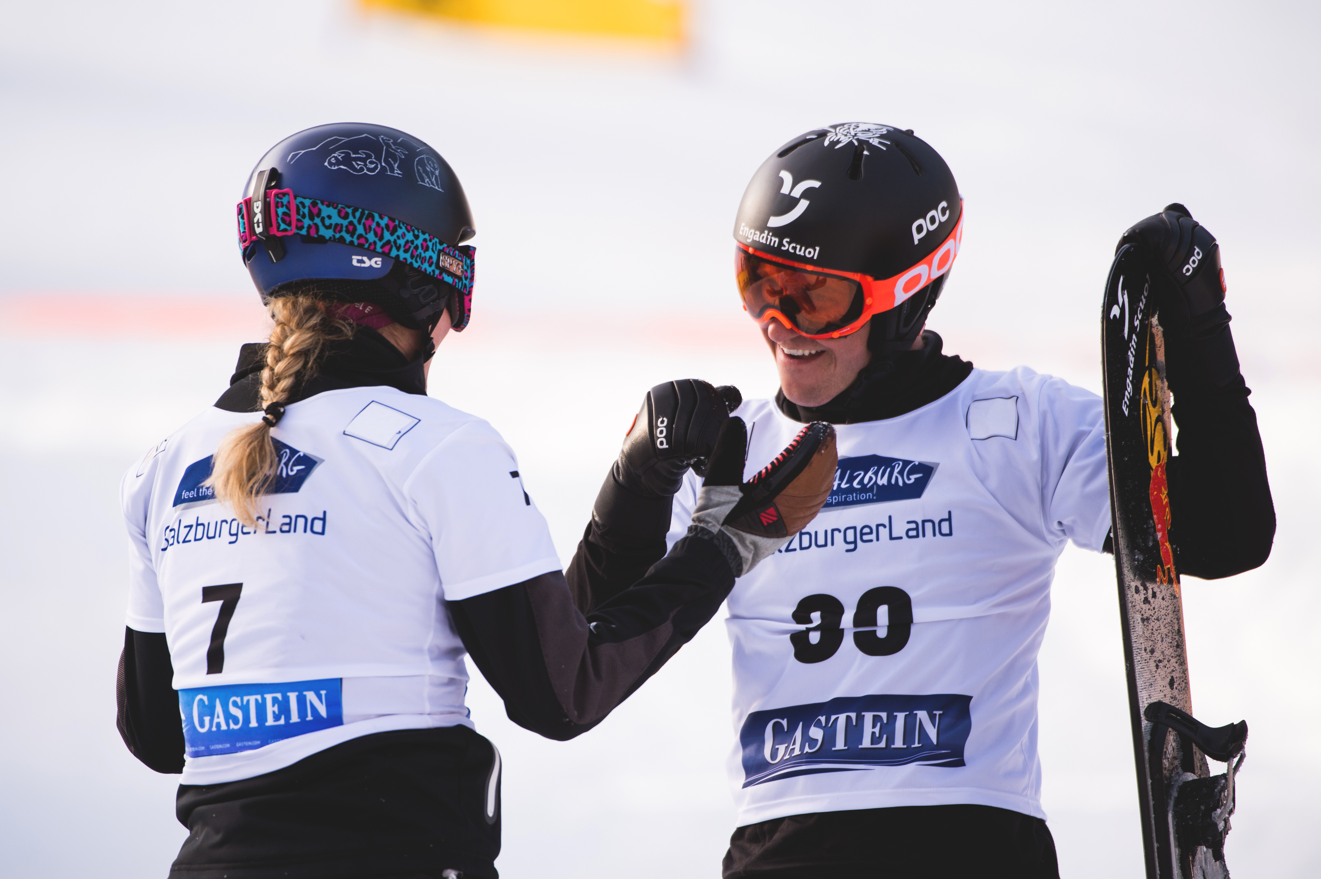 Patrizia Kummer und Nevin Galmarini freuen sich über ihren gemeinsamen Weltcupsieg beim Team Mixed Parallel Slalom Weltcup in Bad Gestein im Januar 2015.