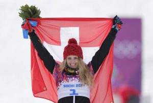 19. Februar 2014 -Sochi, Russland - Olympiasieg #1 - Was für ein unglaublicher Tag für Patrizia Kummer! Sie gewinnt Olympisches Gold! Selbst noch an der Flowerceremony direkt nach dem Rennen kann sie selber es kaum fassen, was sie erreicht hat.